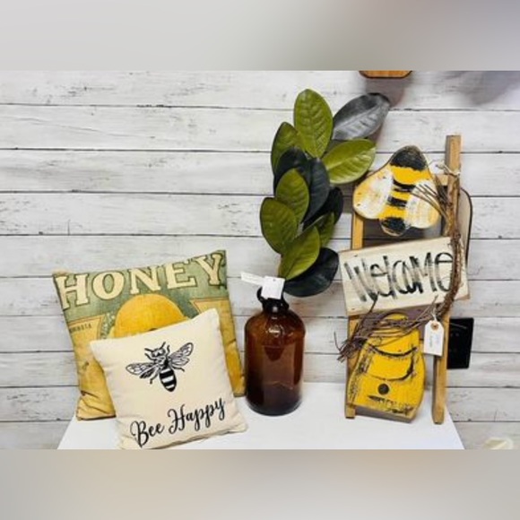 *Elegant Magnolia Leaves Spray - Picture 7 of 10